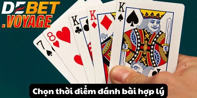 Chọn thời điểm đánh bài hợp lý