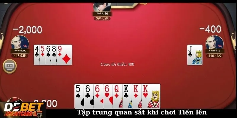Tập trung quan sát khi chơi Tiến lên